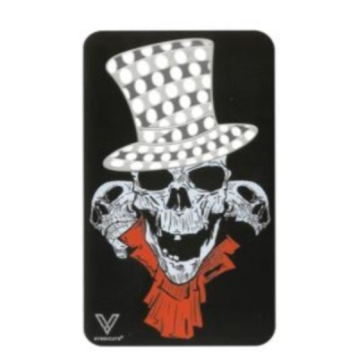 Placa preta com ilustração de caveira com cartola e lenço vermelho