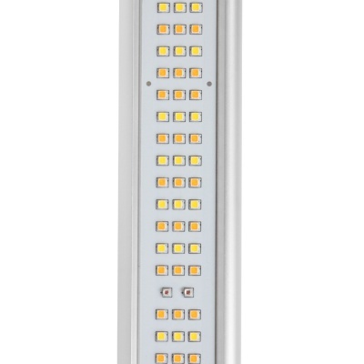 Lâmpada LED retangular com pequenos LEDs amarelos em fileiras sobre base branca.