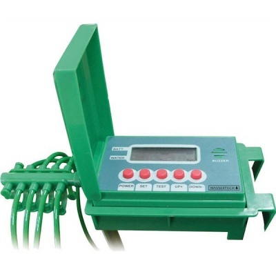 Controlador de irrigação eletrónico verde com botões e visor digital