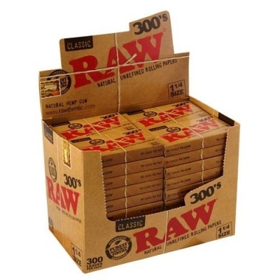 Caixa com maços de papel de enrolar RAW Classic 300s tamanho 1 1/4