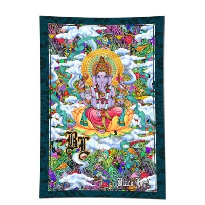 Tapete decorativo com Ganesha, nuvens, elementos naturais coloridos e texto Black Leaf.