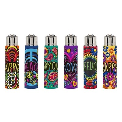 Seis isqueiros coloridos com palavras HIPPIE, PEACE, HARMONY, LOVE, FREEDOM e HAPPY