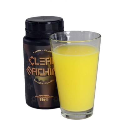 Frasco preto de Clean Machine com copo de vidro com líquido amarelo