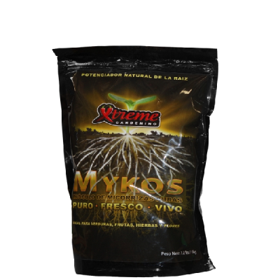 Embalagem preta de produto Xtreme Gardening Mykos para micorrizas, com texto em espanhol