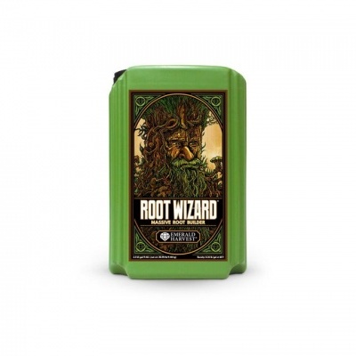 Frasco verde com rótulo ilustrado de rosto feito de raízes e folhas, texto Root Wizard