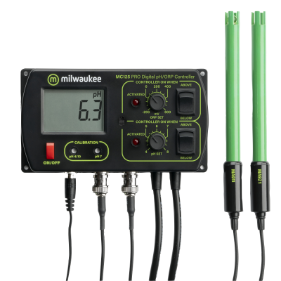Controlador digital pH/ORP Milwaukee MC125 PRO com display a mostrar 6.3 e duas sondas verdes conectadas