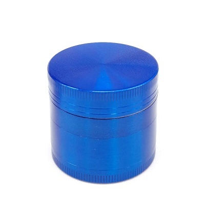 Triturador azul metálico cilíndrico com linhas de ranhuras