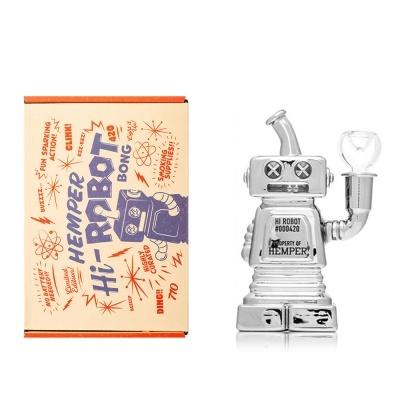 Bong prateado em forma de robô ao lado de caixa com texto Hi-Hemper Robot Bong 420