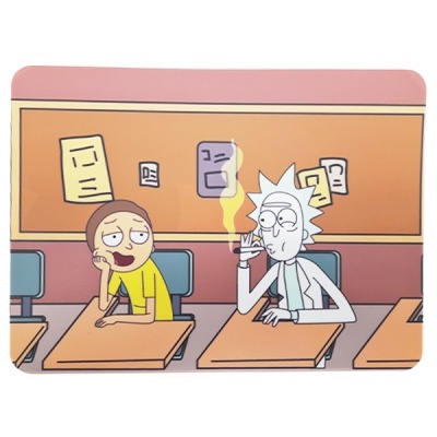 Ilustração de personagens sentadas em carteira de sala de aula
