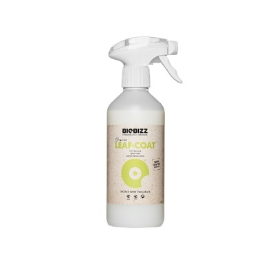 Frasco de spray branco com etiqueta creme e verde BIOBIZZ LEAF-COAT
