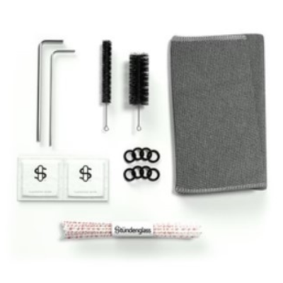 Conjunto de limpeza com panos, escovas, chaves hexagonais e anéis elásticos