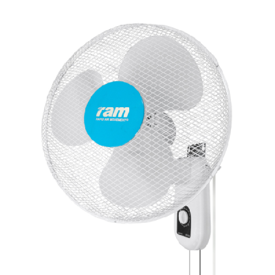 Ventoinha de parede branca com grelha de metal e selo azul ram