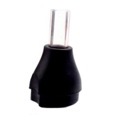 Adaptor preto com ponta metálica prateada em fundo branco