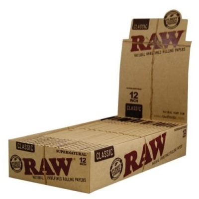 Expositor de papel de enrolar RAW Classic em cartão castanho com texto a preto e vermelho