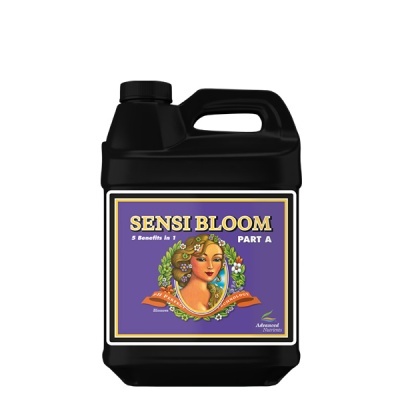 Recipiente preto com etiqueta roxa SENSI BLOOM PART A e imagem de mulher com flores