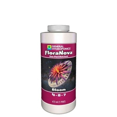 Frasco branco de fertilizante FloraNova Bloom com etiqueta rosa
