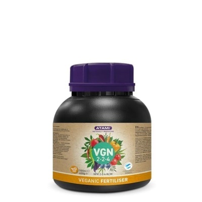 Frasco preto com tampa roxa de fertilizante vegânico Atami VGN 2-2-4 com rótulo bege e texto