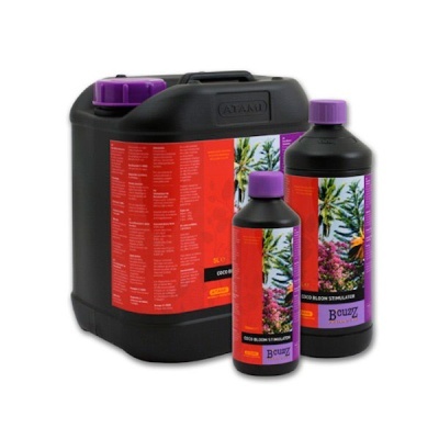 Produtos líquidos para estimulação de floração em embalagens plásticas pretas com rótulos coloridos.
