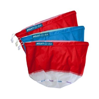 Sacolas de malha para gelo vermelhas e azul com cordões e etiquetas ICE-O-LATOR