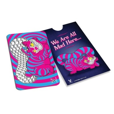 Dois cartões coloridos com ilustração do Gato Cheshire e texto We Are All Mad Here