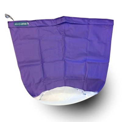 Bolsa roxa de tecido com cordão e etiqueta ICE~O~LATOR