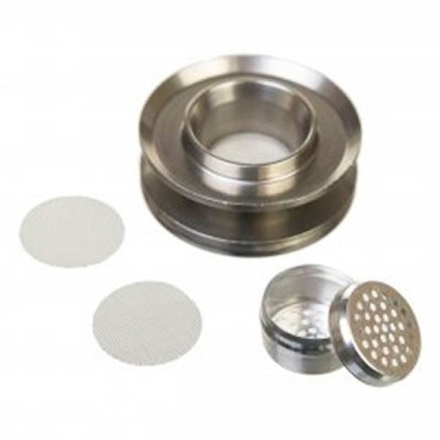 Conjunto de peças metálicas circulares em aço inox com redes e partes perfuradas