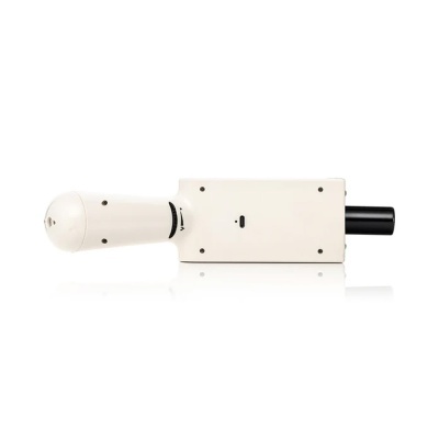 Objeto branco com ponta arredondada e cilindro preto sobre fundo branco.
