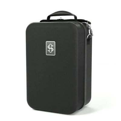 Bolsa rígida preta com logótipo DS e pega superior