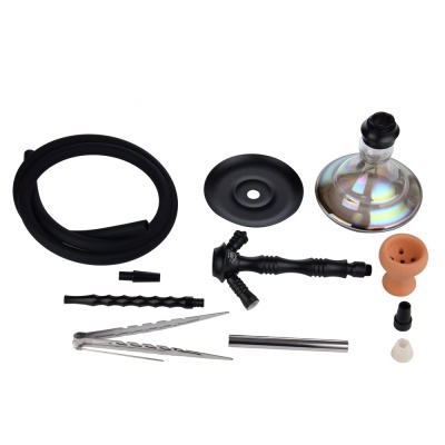 Conjunto desmontado de narguile com componentes em vidro, silicone e metal.