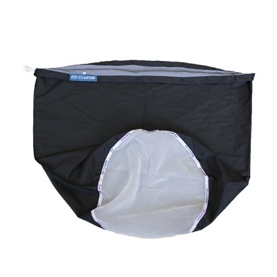 Saquinho preto e branco com etiqueta ICE-COLATOR