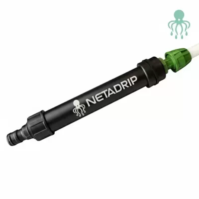 Filtro preto NETADRIP com conexões em ambas as extremidades e logotipo de polvo