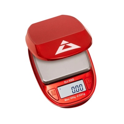 Balança digital vermelha com visor LCD e plataforma metálica