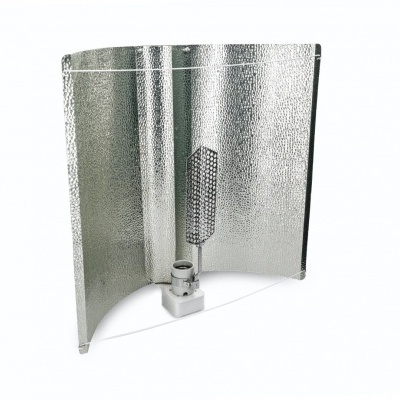 Refletor de luz metálico prateado com suporte e grelha hexagonal