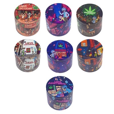 Conjunto de sete caixas cilíndricas coloridas com temas de desenhos animados e texto LOVE AMSTERDAM.