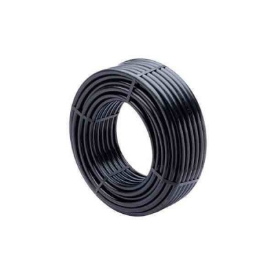 Rolo de tubo preto flexível enrolado