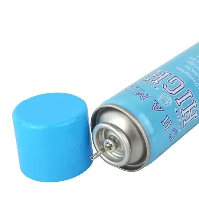 Lata metálica de spray azul com tampa azul destacada e texto impresso