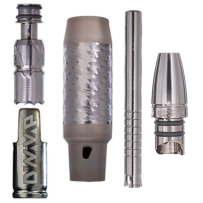 Conjunto de peças metálicas prateadas com gravação DAVAP