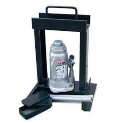 Macaco hidráulico cinza com suporte preto e alavanca