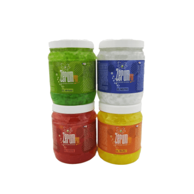 Frascos coloridos de plástico com rótulos 'GoPum'