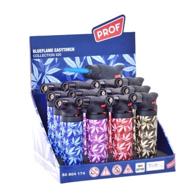 Isqueiros maçarico de várias cores com padrão de folhas em expositor azul da coleção BLUEFLAME EASYTORCH