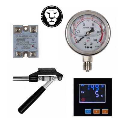 quatro produtos industriais: relé, manómetro, peça com alavanca, painel digital