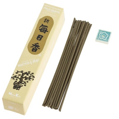 Caixa de incenso Palo Santo com pauzinhos castanhos e suporte azul