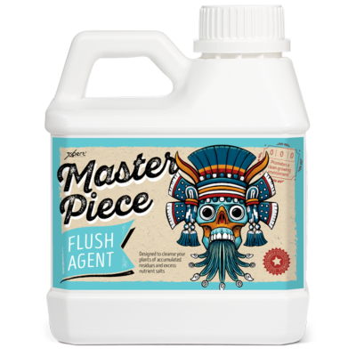 Recipiente plástico com etiqueta azul e bege mostrando máscara tribal e texto Master Piece Flush Agent