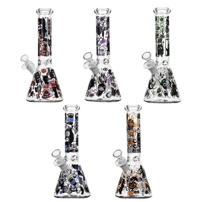 Cinco bongs de vidro com desenhos de cartoons coloridos em vermelho, roxo, verde, azul e laranja