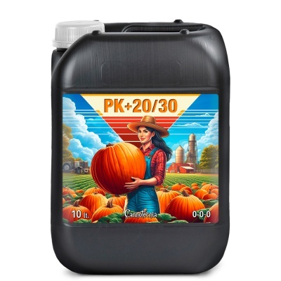 Contentor preto de fertilizante PK+20/30 com imagem de mulher segurando abóbora num campo