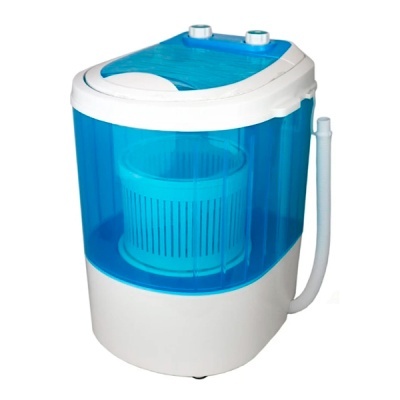 Máquina de lavar portátil branca com tampa azul translúcida e tubo flexível lateral