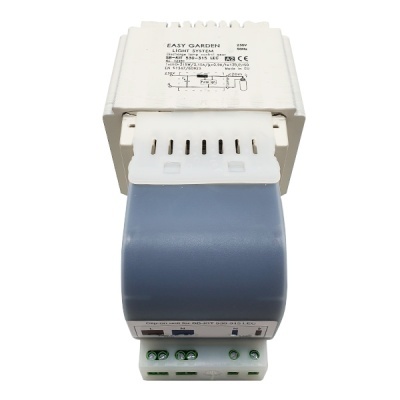 Equipamento elétrico Easy Garden Light System branco e cinzento com conectores