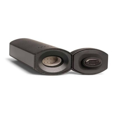 Dispositivo eletrônico preto com tampa aberta em fundo branco