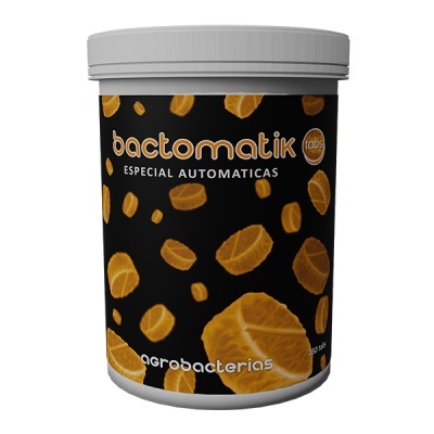 Embalagem de tabs bactomatik com rótulo preto e grânulos castanhos