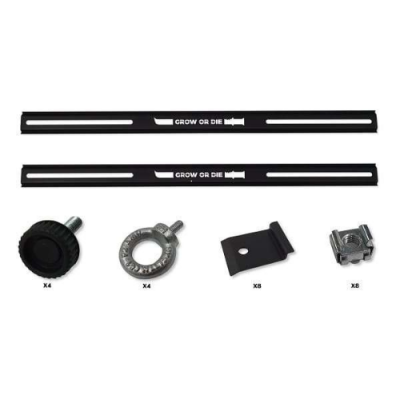 Peças metálicas e plásticas pretas para montagem com inscrição 'GROW OR DIE'